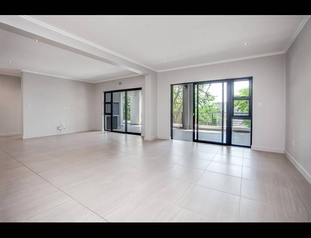 3 BEDROOM APARTMENT FOR SALE IN BRYANSTON
